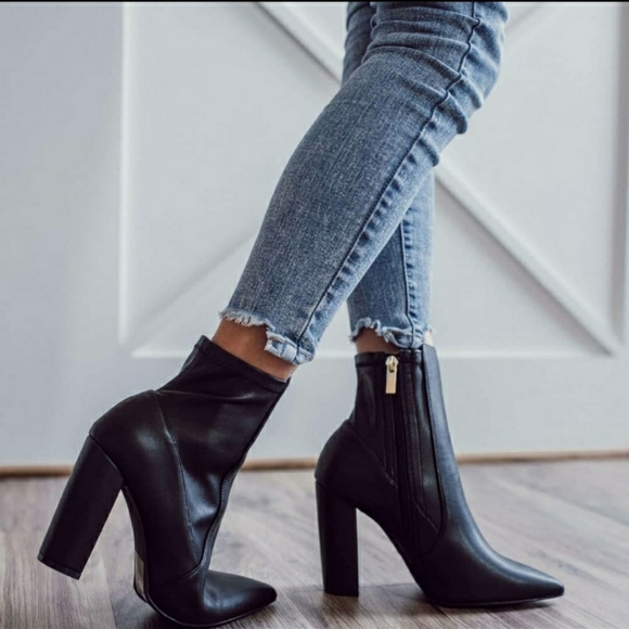 🚨The New York// black faux leather boot - Picture 2 of 3